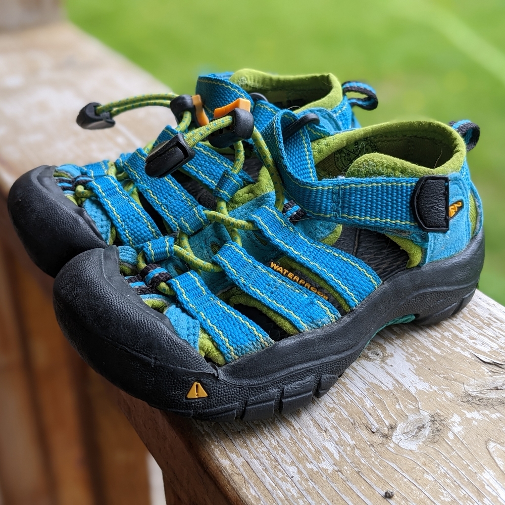 Size 8 Keen little kid sandal